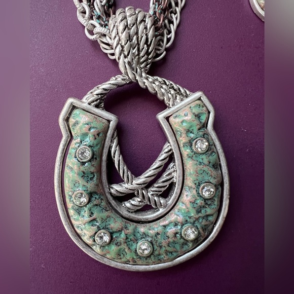 Horseshoe necklace and earring set - Picture 2 of 4